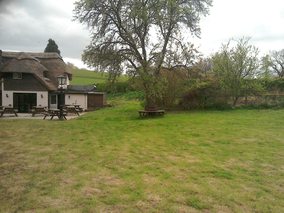 The Crown Inn Alvediston Exterior photo