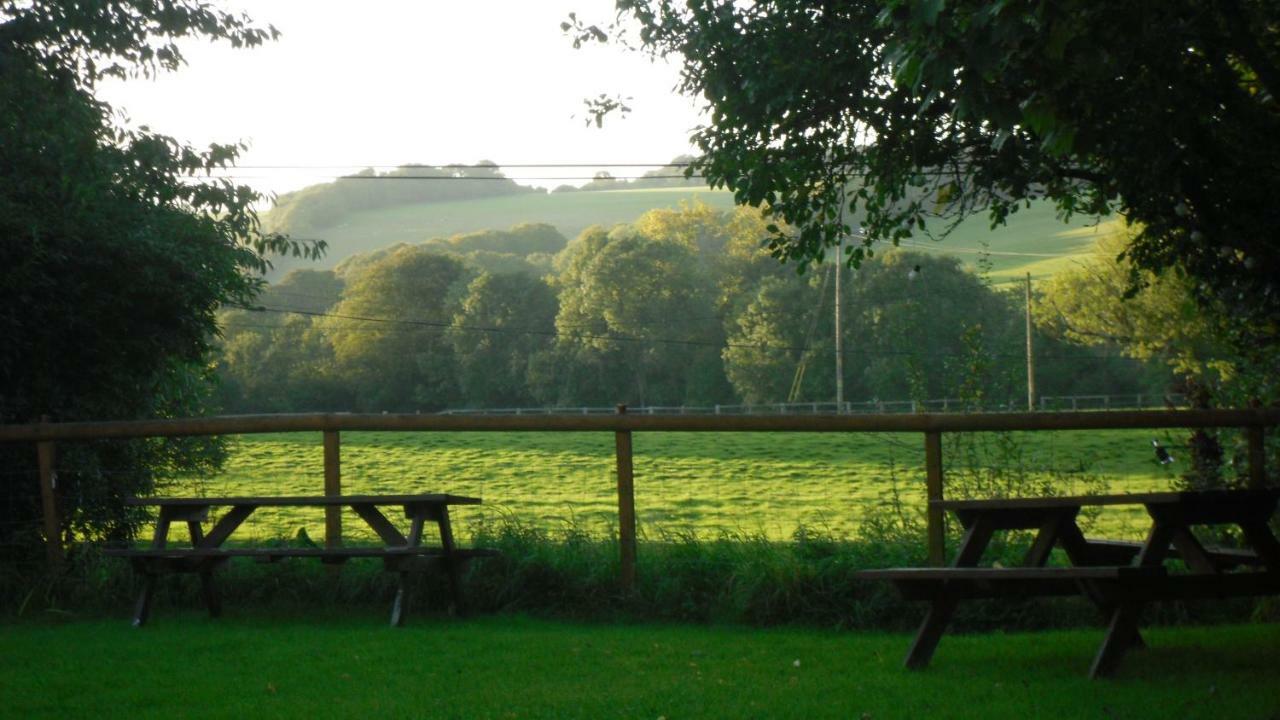 The Crown Inn Alvediston Exterior photo