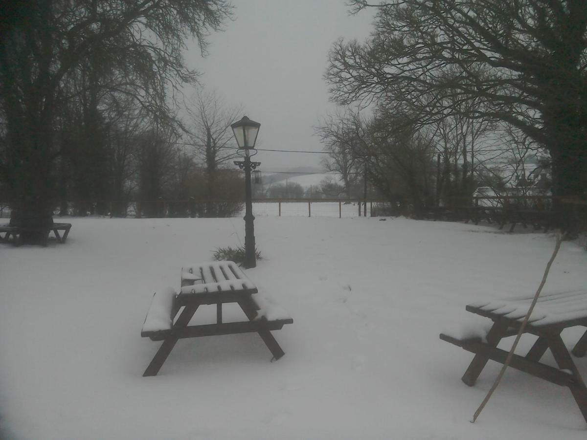 The Crown Inn Alvediston Exterior photo